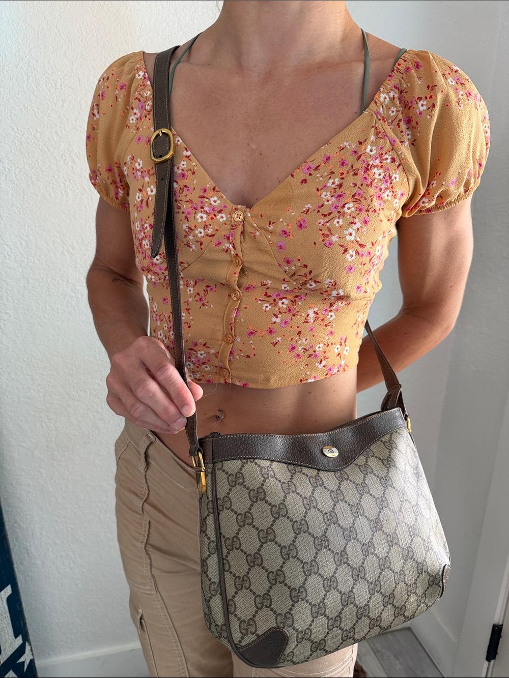 Vintage Gucci Beige GG Supreme Canvas Shoulder Bag with Brown Leather Trim - Picture 13 of 13